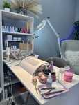 Vendo mesa para manicure + todos os produtos
