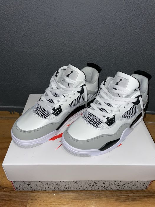 JORDAN 4