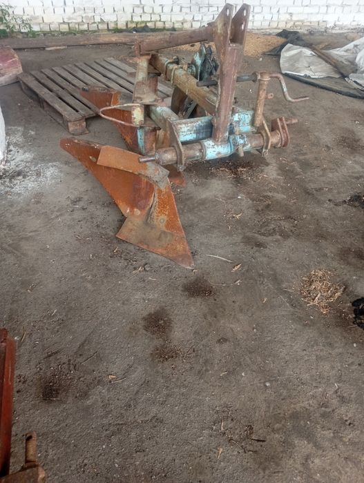 Продам польський плуг 3-30,3-35,грабалка,