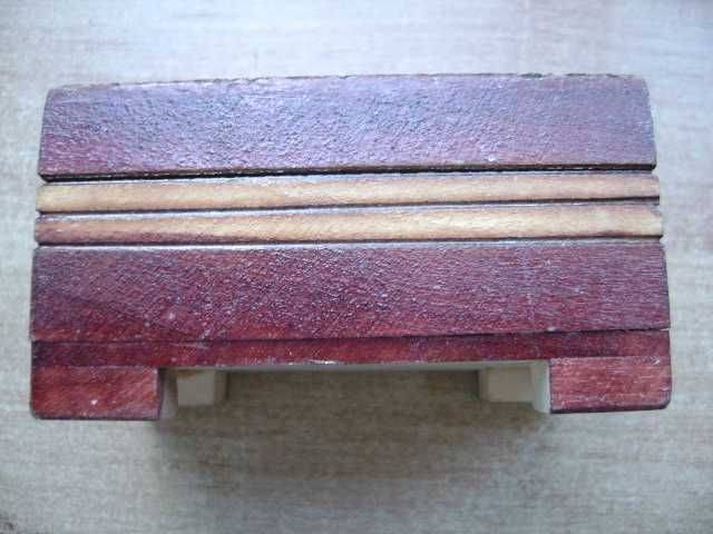 Starocie z PRL - Biskupin = Szkatułka drewniana miniaturowa