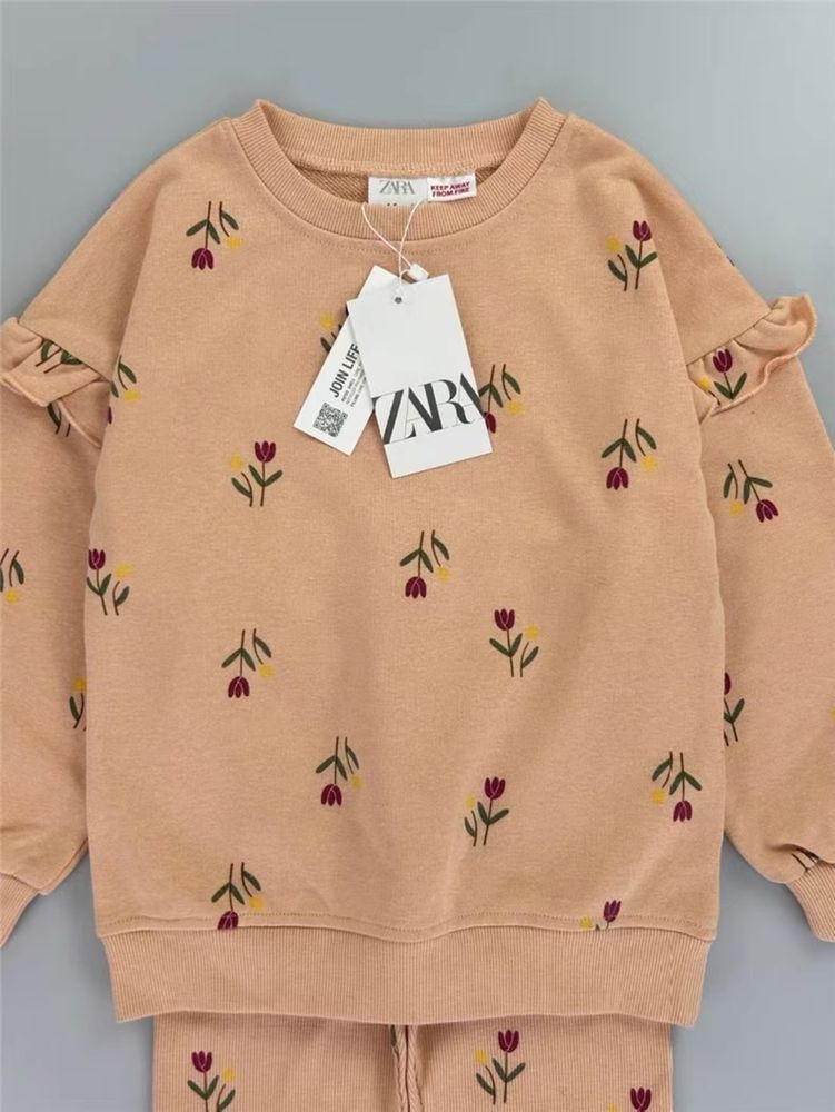 Костюм для дівчинки фірми Zara