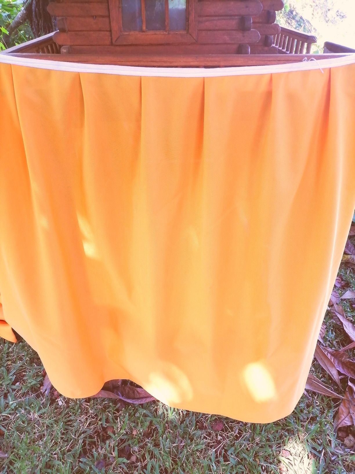 "saias" mesa + laços para cadeira