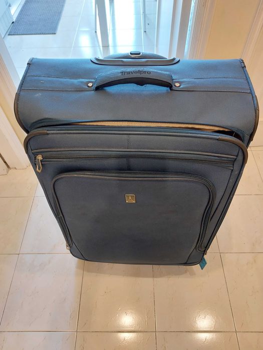 Mala de viagem marinho ótimo estado