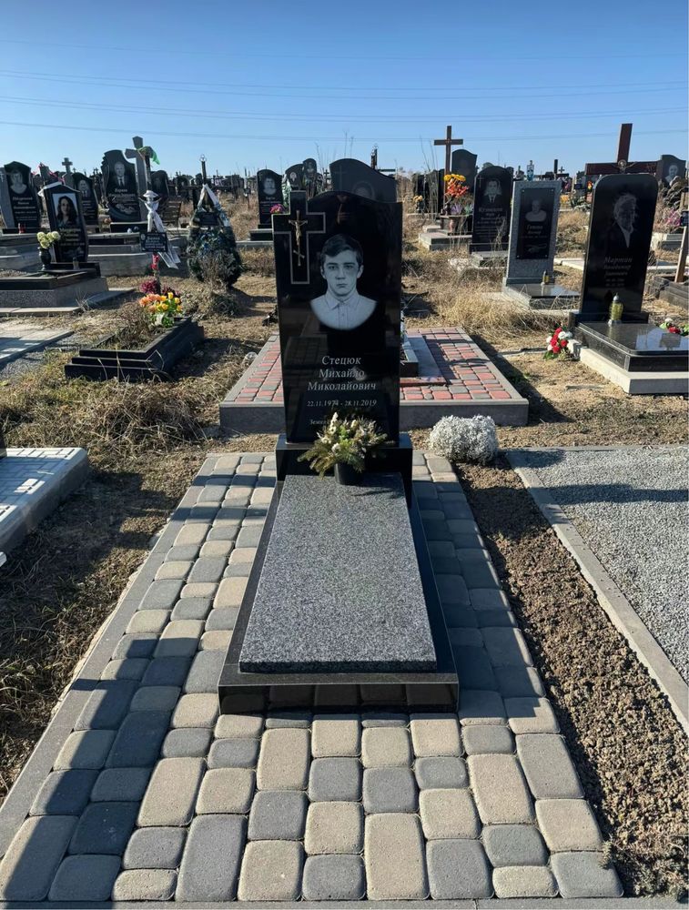 Памятник з установкою під ключ