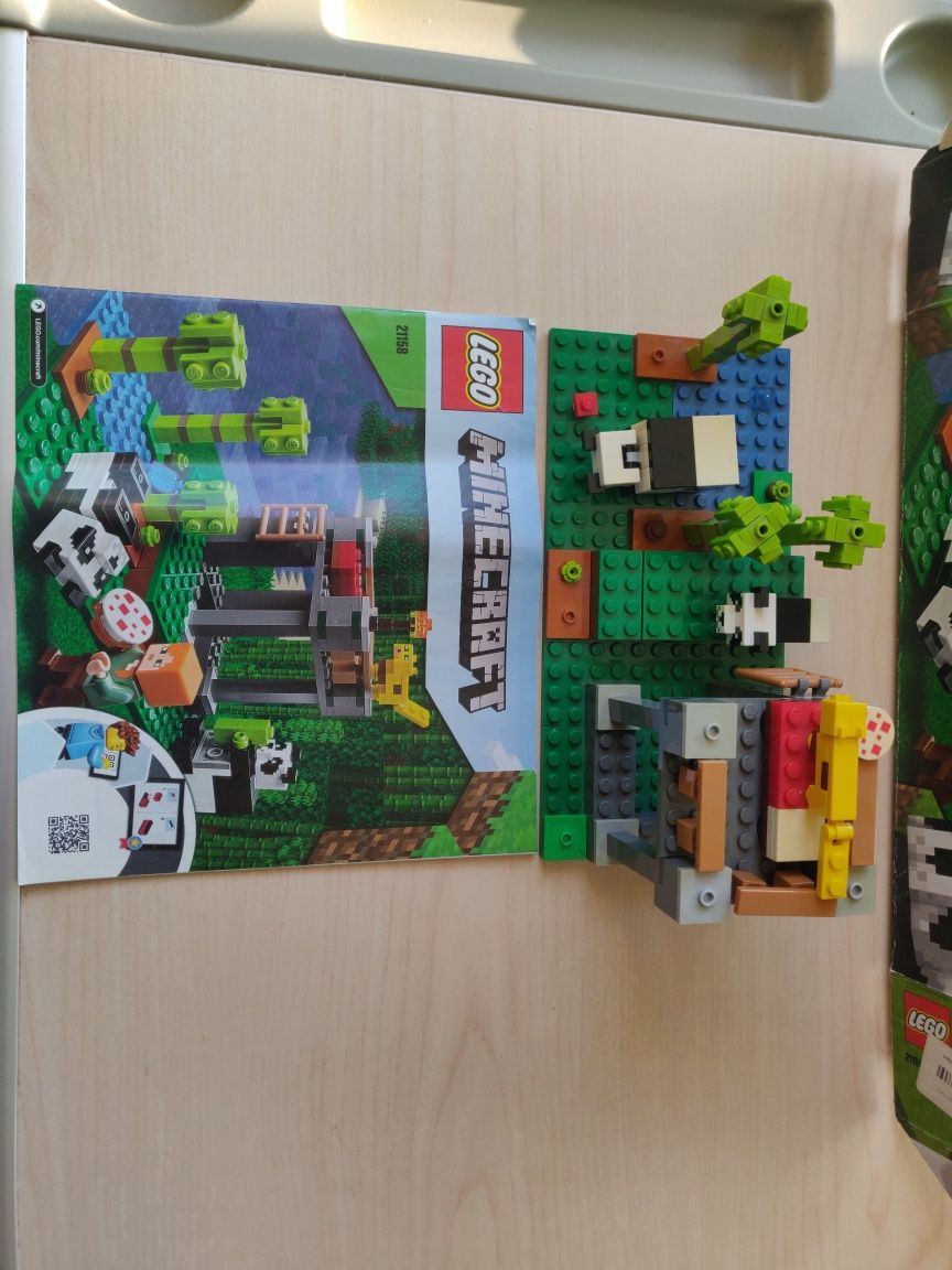 Конструктор LEGO Minecraft Розплідник панд 204 деталі (21158)