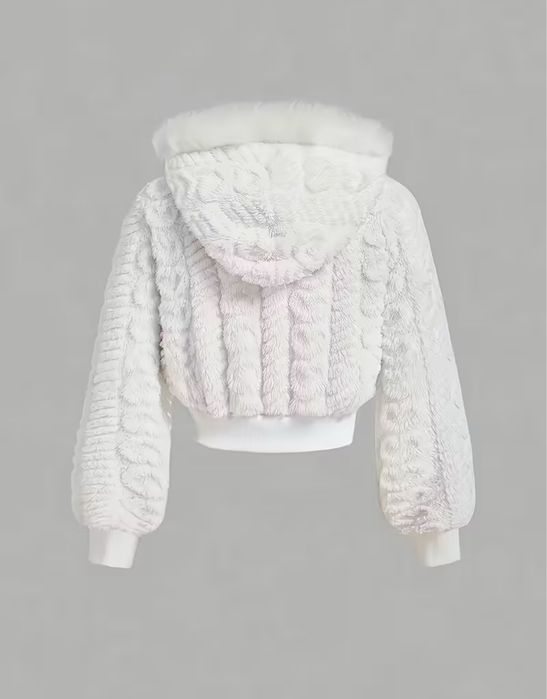 Милая, пушистая куртка,на каждый день