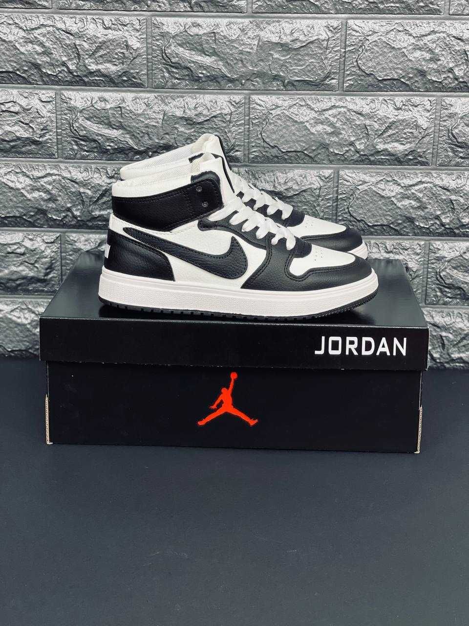 Скидка -80% Кроссовки Nike Air Jordan Black/White Кожаные Джордан