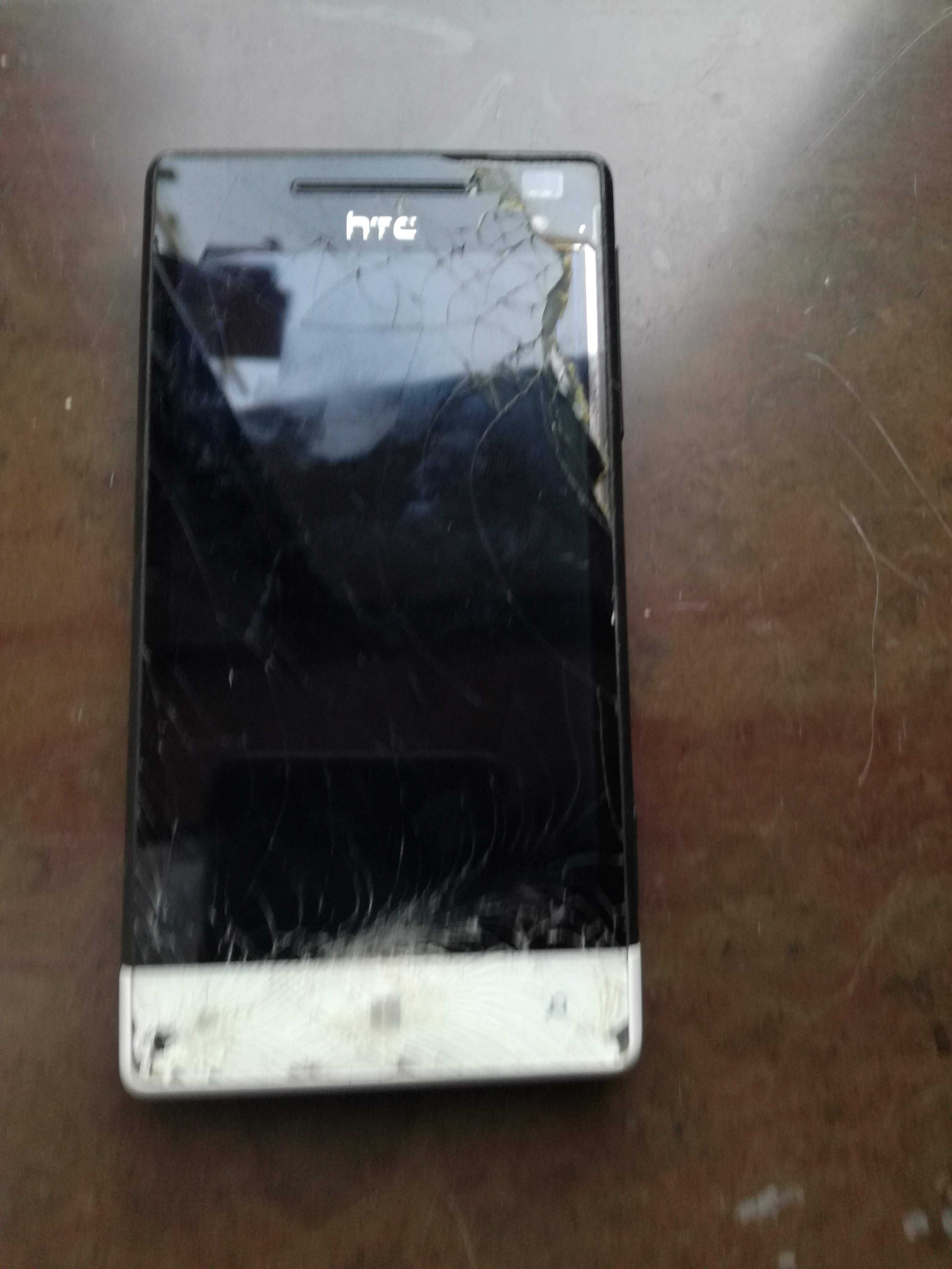 HTC Windows Phone 8S na części