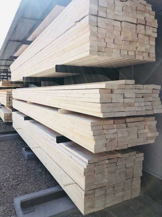 Drewno konstrukcyjne c24 podbitka elewacja kantówka listwa lamele