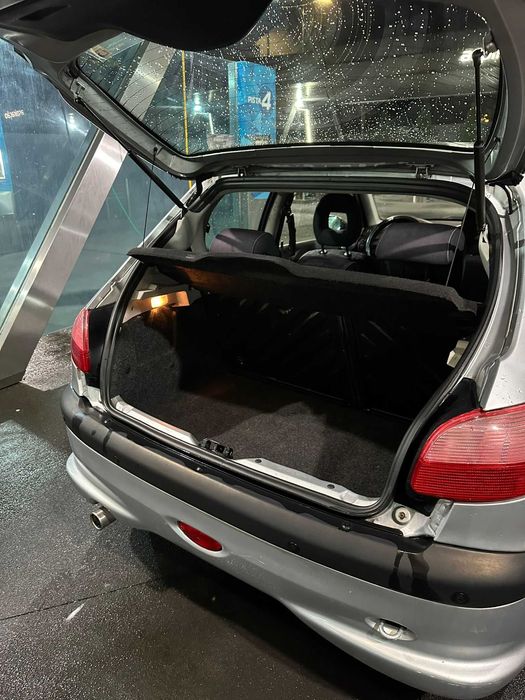 Peugeot 206 Silvercrest 1.4 Gasolina (2003)