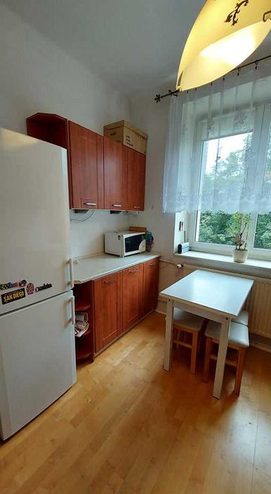 Pokój dla kobiety w mieszkaniu dwupokojowym do wynajęcia