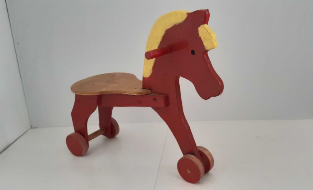 Cavalinho Madeira sobre Rodas