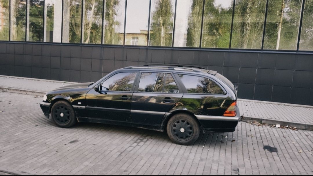 Продам MercedesBenz универсал W202 C200 бензин автомат фаркоп Оформл-е