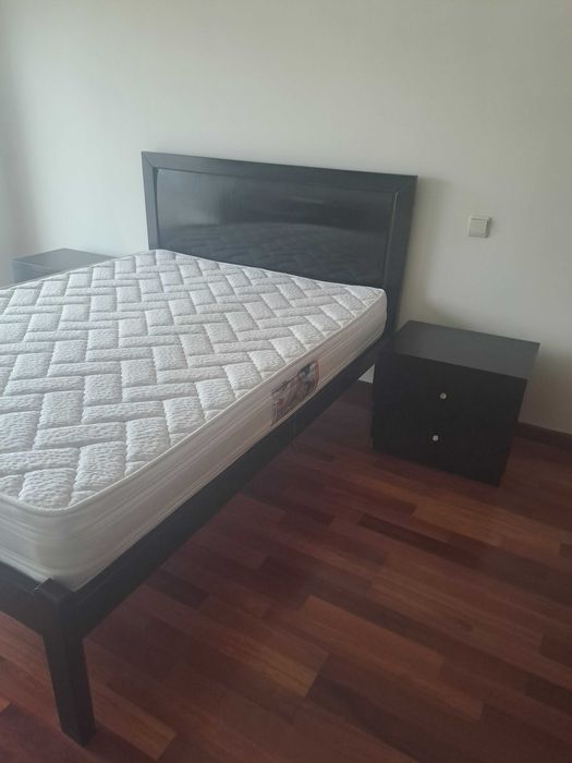 Quarto de casal de cor preta
