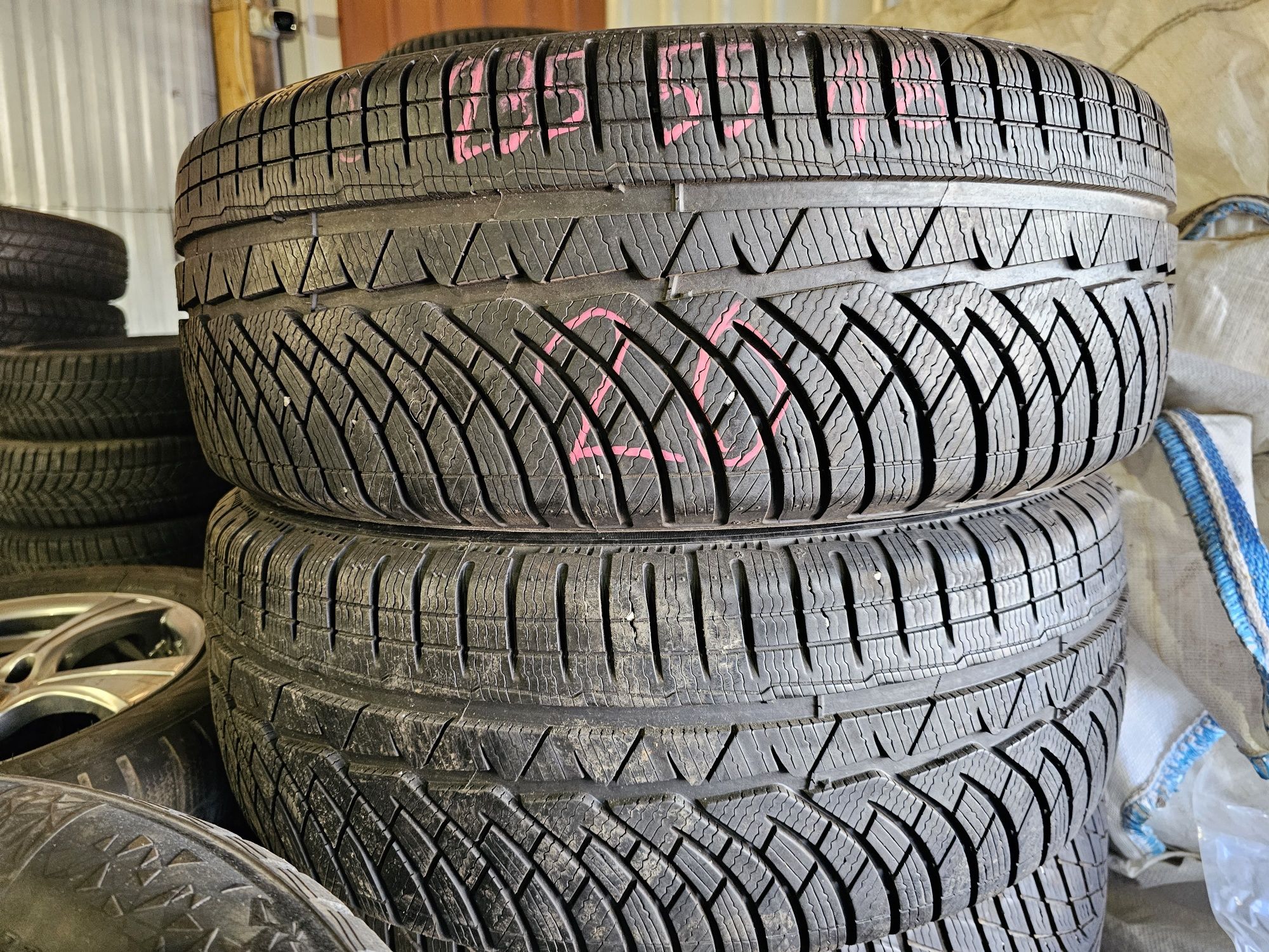 Opony Zimowe R18 235/55-8mm-2szt-Michelin