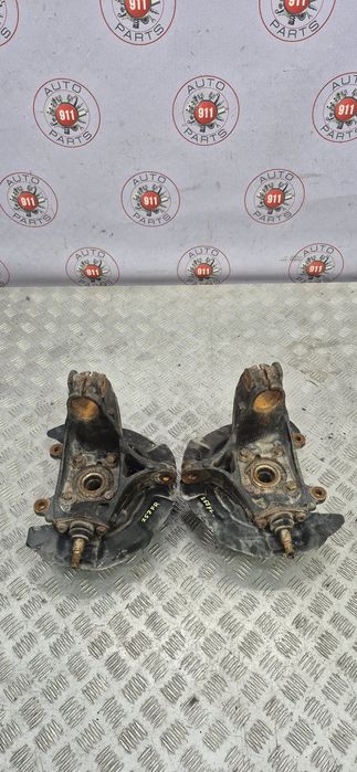 Цапфа Поворотний кулак передній лівий правий на Mini countryman R60