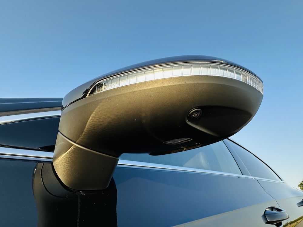 Офіційне авто. R-LINE, повний привід