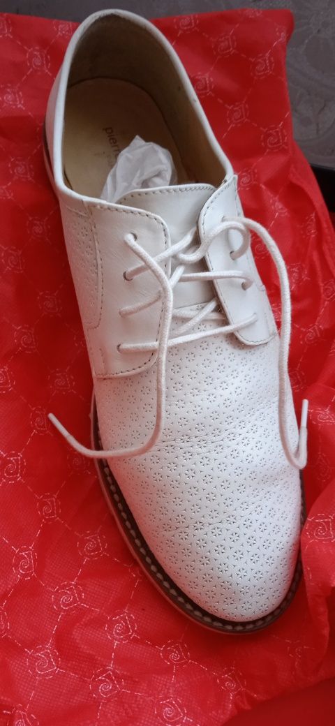 Туфлі білі Pierre Cardin 39 розмір