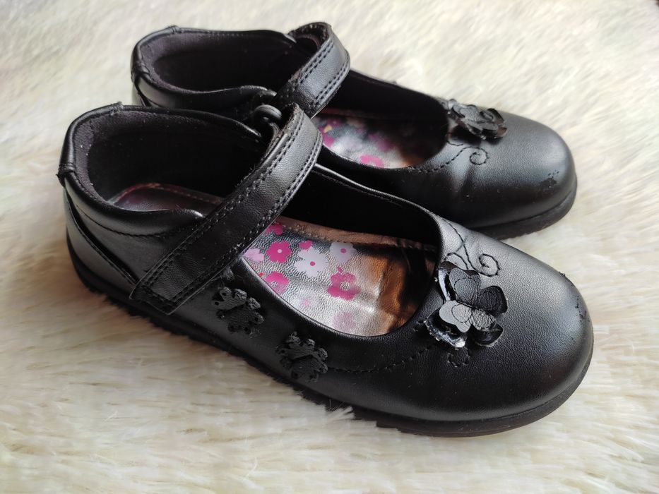 Чорне, дитяче , шкільне взуття ,27 розмір 
черевички 27 розмір (18 см
