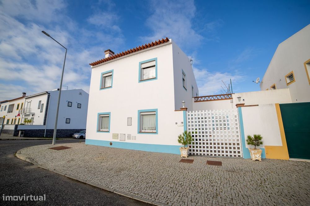 Moradia geminada à venda na Igrejinha - Arraiolos - Évora