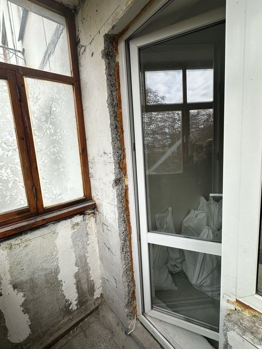 Металопластикова двері REHAU, балконна, у відмінному стані