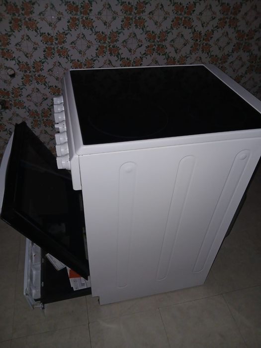 Fogão elétrico Indesit: IS5V4PHW/E
