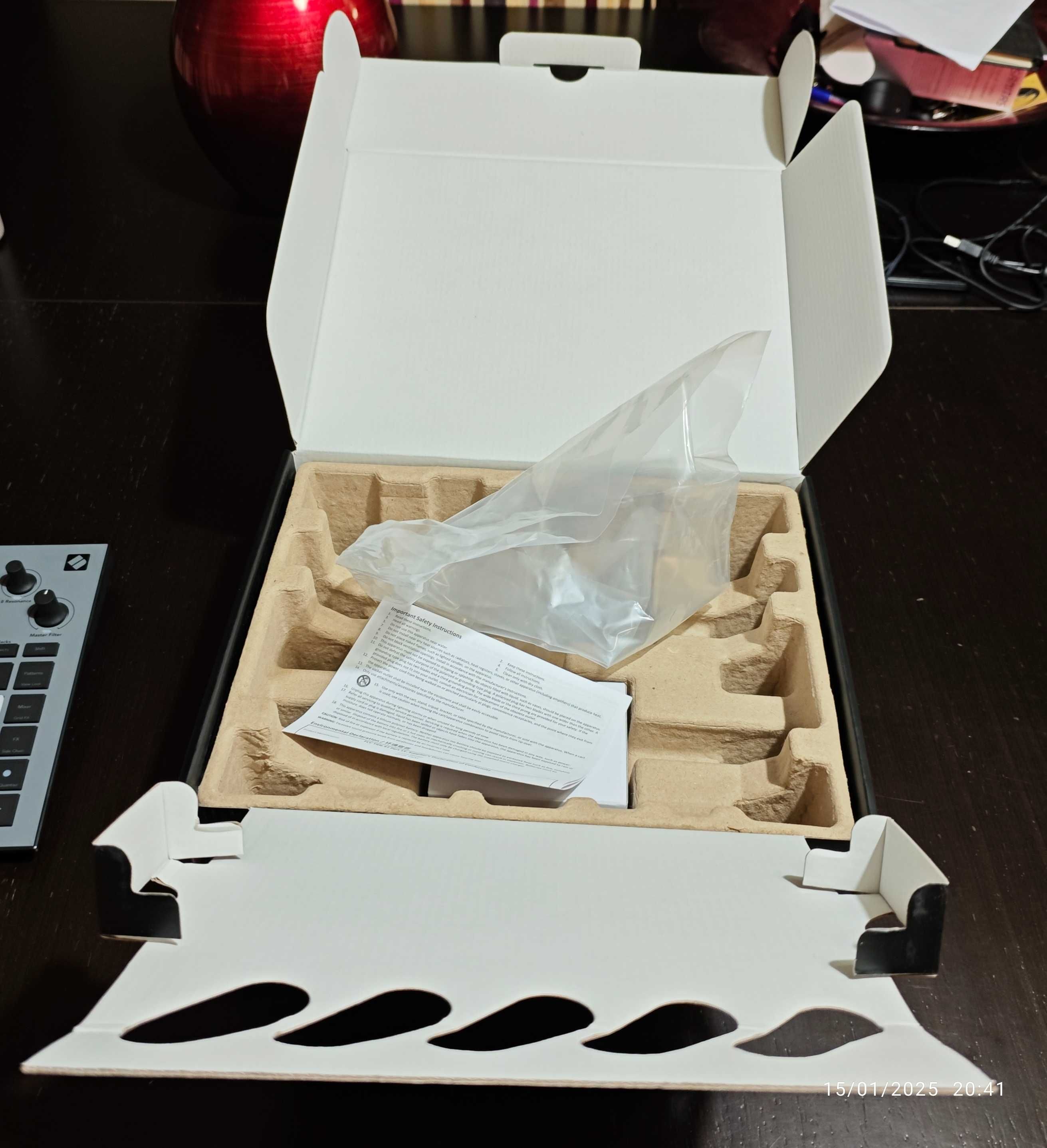 Novation Circuit Rythm em estado imaculado