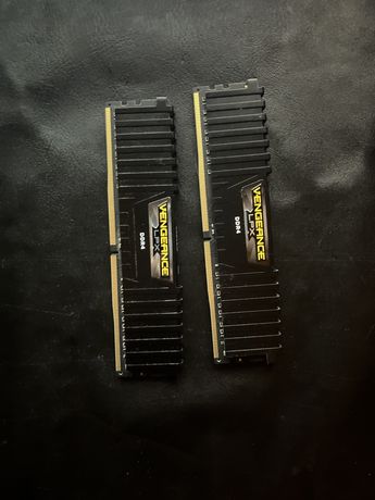 Corsair 8GB (2x4) Pamięć RAM