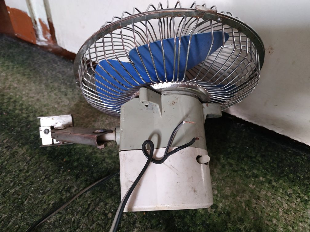 Вентилятор. Работает от 12 V.