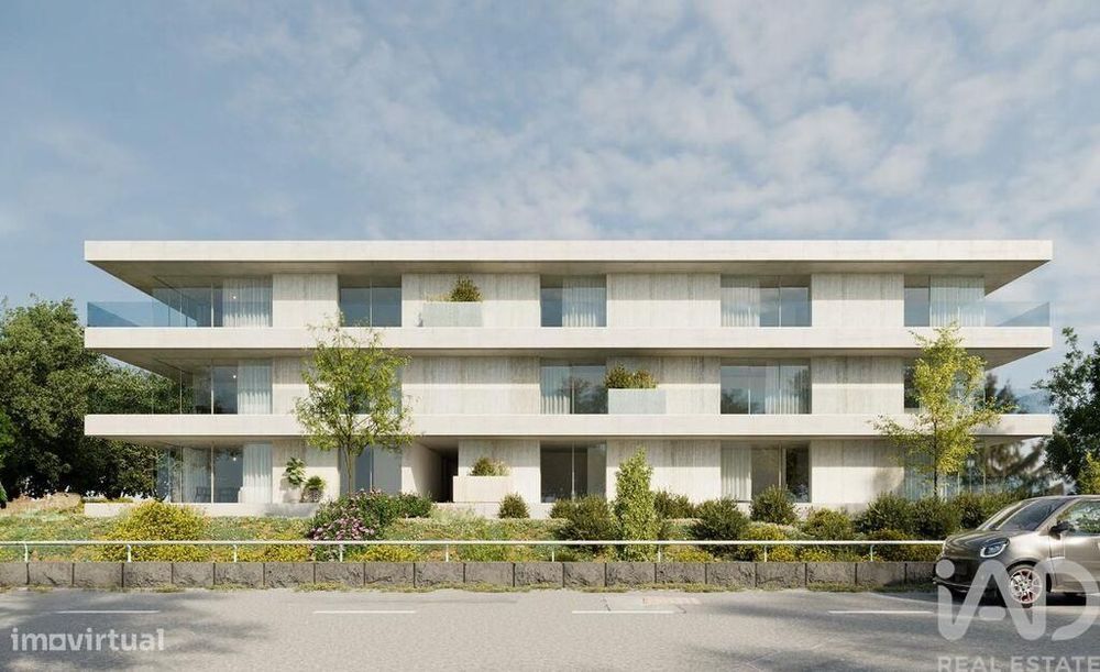 Terreno em Vila Meã