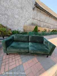 Welurowa sofa z dużą pufa