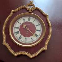 Часы Янтарь   настенные кварц со знаком качества в обрамлении из дерев