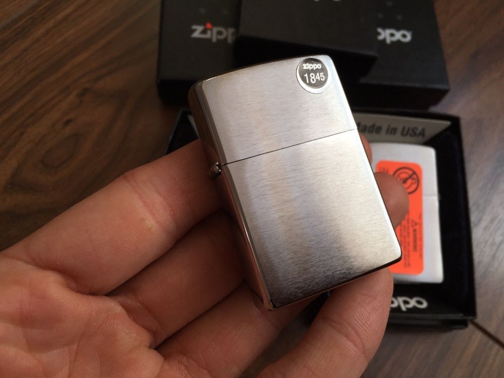 Новые оригинальные зажигалки Zippo Regular Brushed Chrome 200