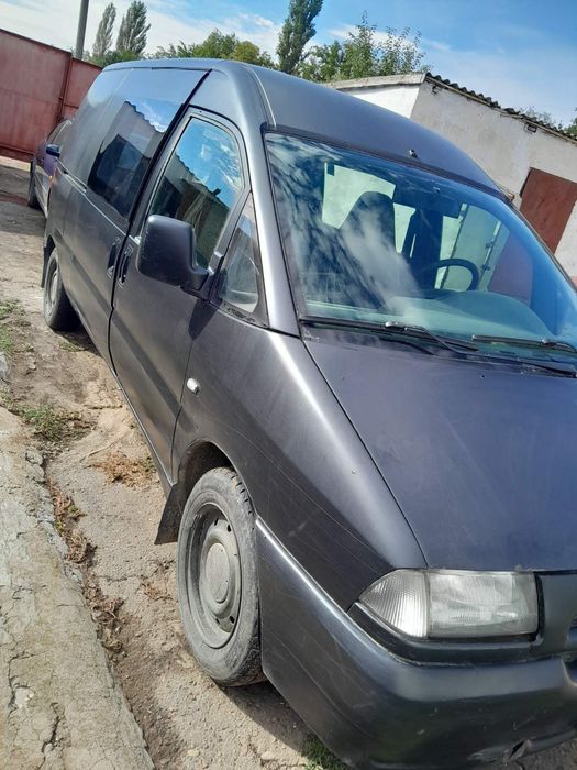 Продам авто ФІАТ СКУДО . 2.0 дизель , 1997 рік ,чорний колір .