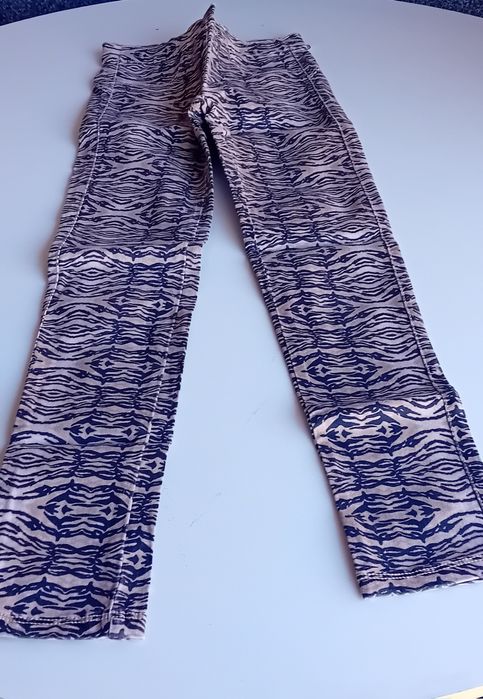 Vendo varias calças de menina xs....12 anos