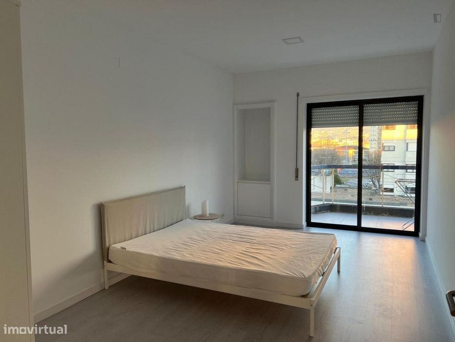 735907 - Quarto com cama de casal em...