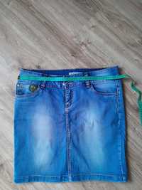 Продається джинсова юбка НОВА на розмір 48-50(в поясі тягнеться)
