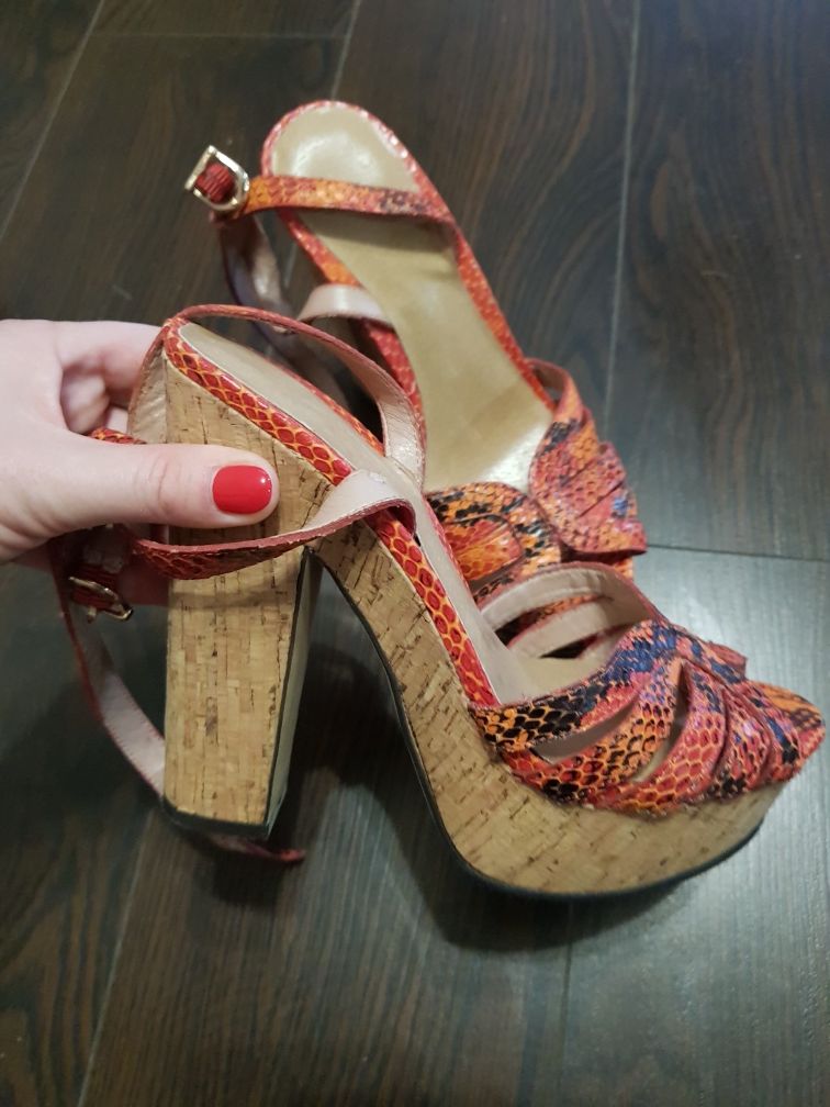 Босоножки Vince Camuto. Кожа. 23.5см