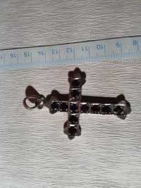 Krzyżyk srebrny sygnowany z kamieniami