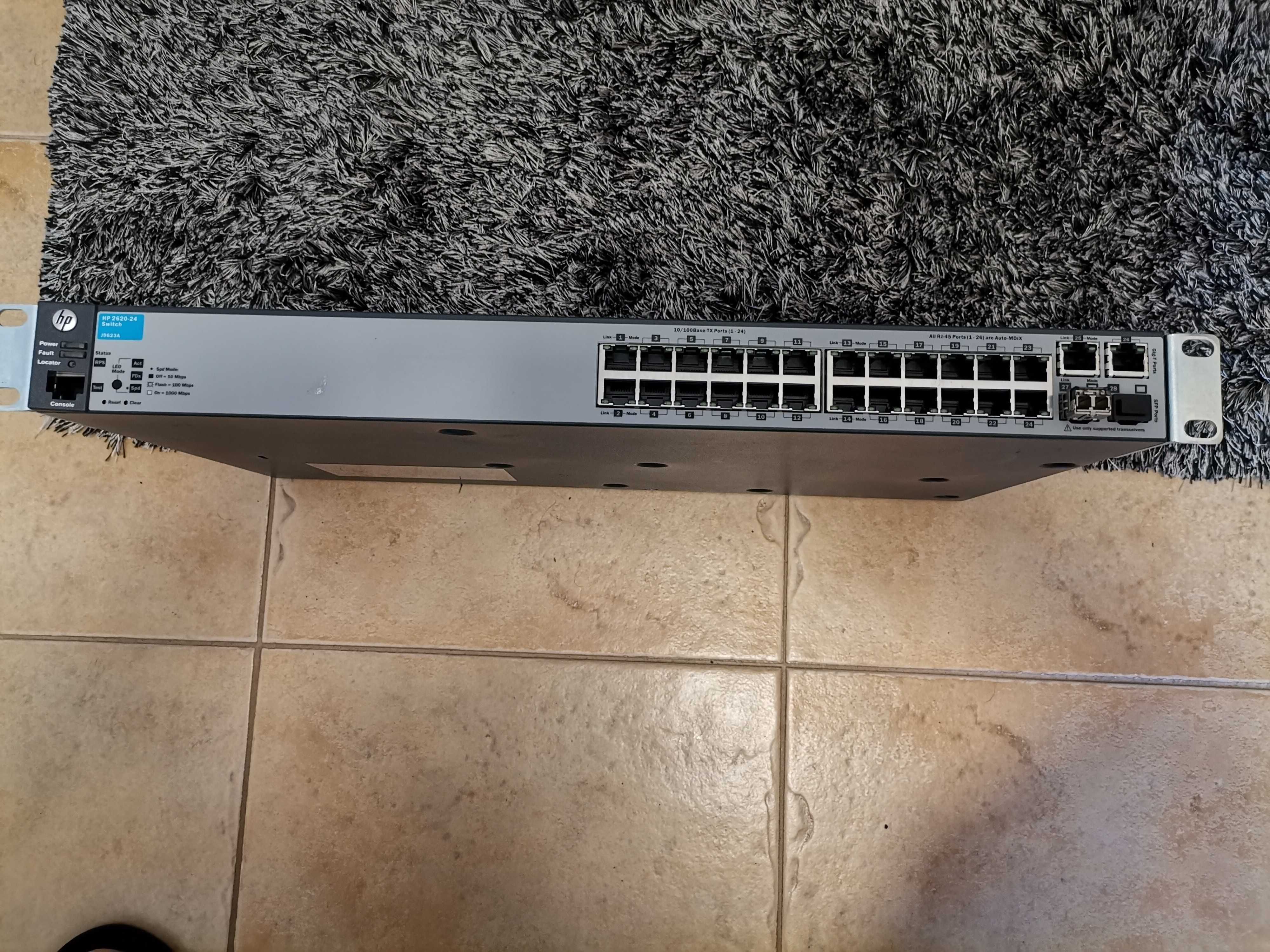 Switch HP 2620-24 (J9623A) equipado com Porta de Fibra