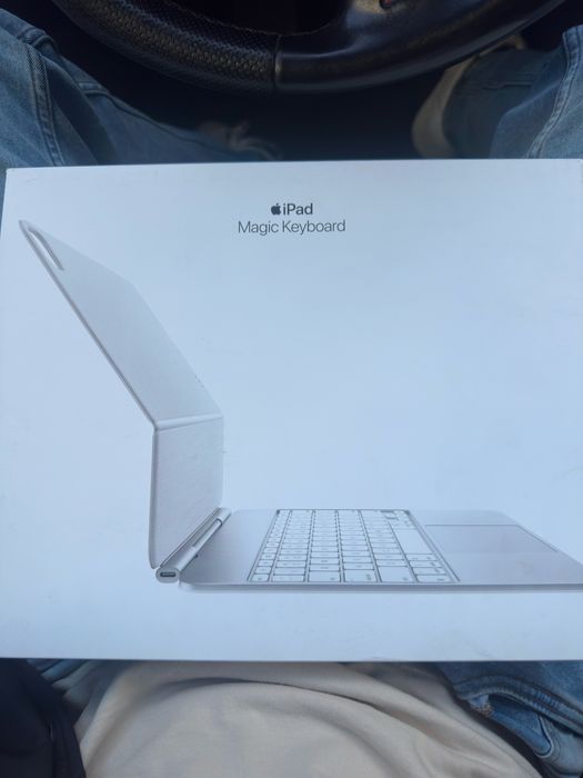 Magic keyboard ipad pro 13 M4 biała