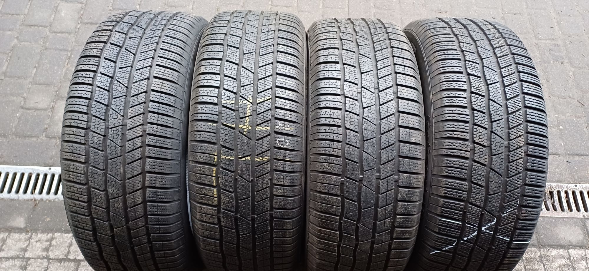 255/50R20 109H CONTINENTAL , komplet opon zimowych.