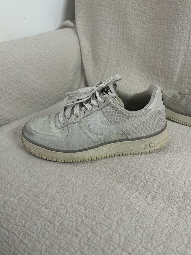 Sapatilhas Nike Air Force 1 tamanho 38.5