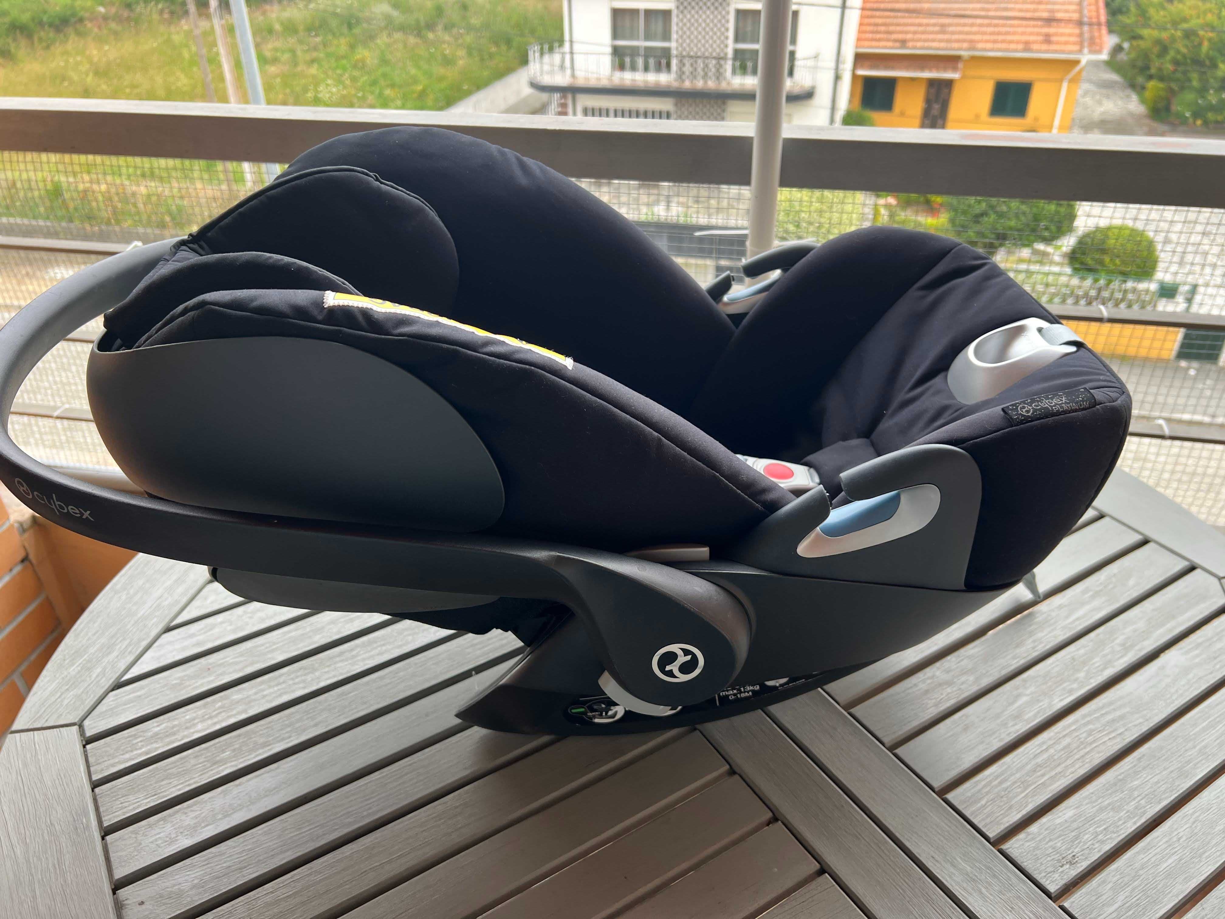 A cadeira auto Cloud T i-Size + Kit para Bebé SensorSafe + Adaptador
