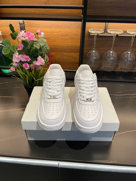 White\Powietrze*DamskieNikeAIrJordan1Travis UnisexTrampki3Pary