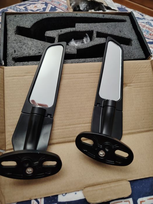 Espelhos novos na caixa rebatíveis dá para adaptar em várias motas.