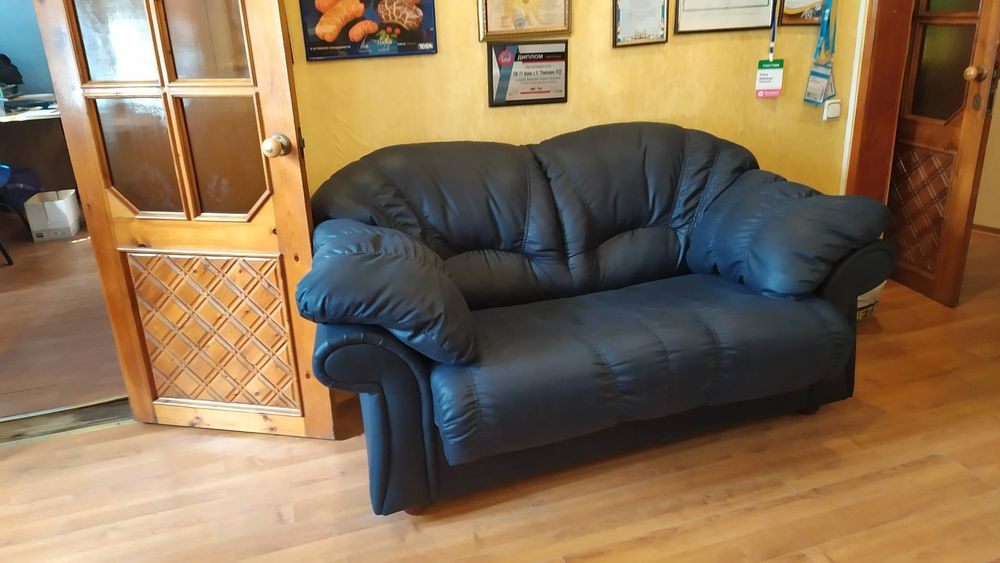 Перетяжка мягкой мебели на дому у заказчика в течении дня