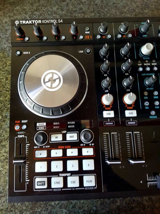 Native Instruments TRAKTOR KONTROL S4 MK 2