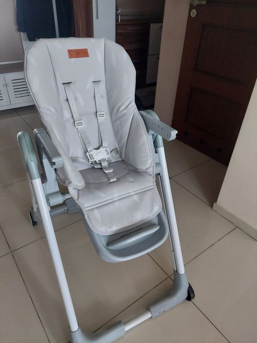 Krzesełko do karmienia Momi