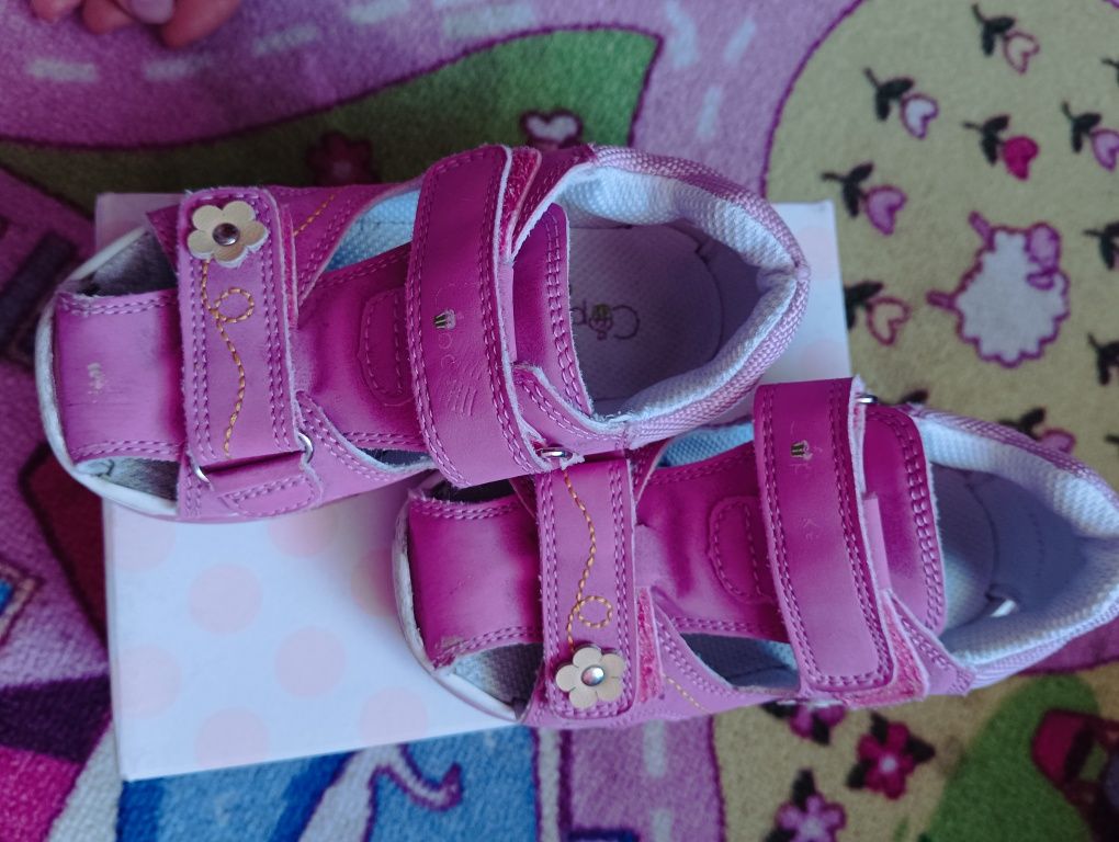 Sandało - adidasy dla dziewczynki.